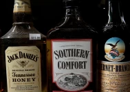 Brown-Forman Corp.第一财季业绩令人意外，收益滞后